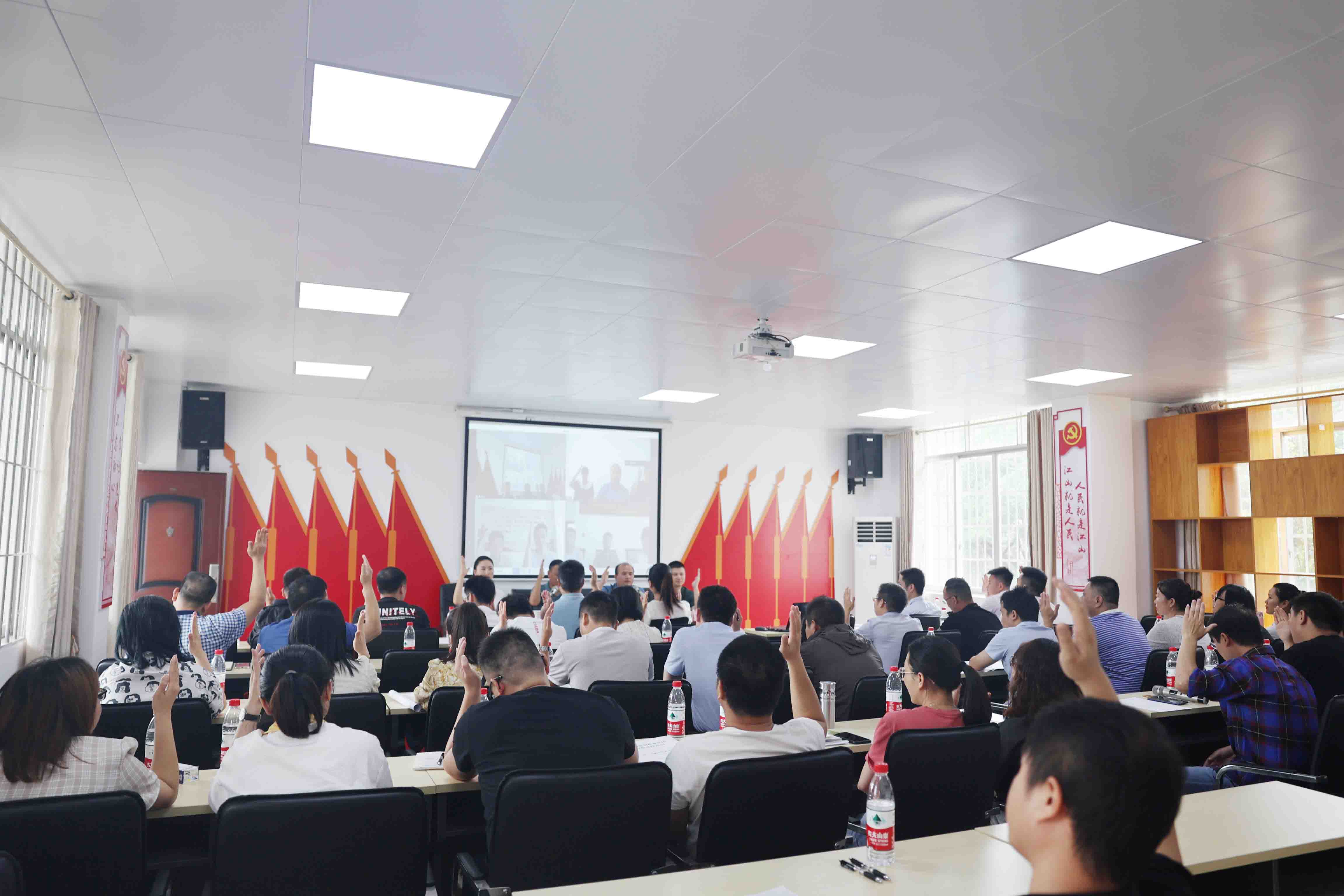 广西不朽情缘电子游戏官网林业集团有限责任公司召开第一次职工代表大会